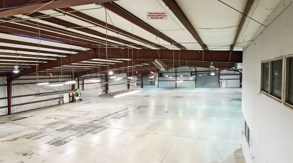 More Photos Of 11320 Distribution Ave E, Jacksonville Manufacturing For Lease