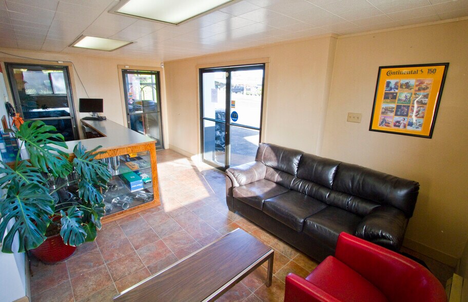 More Photos Of 5047 Main St, Springfield Auto Repair For Sale
