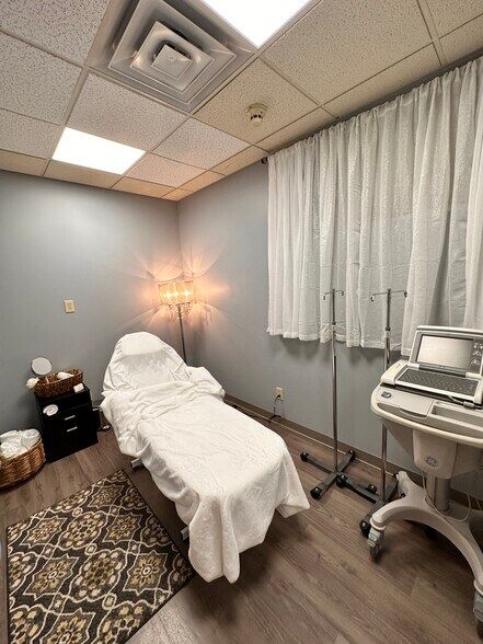 More Photos Of 1810 Erie Blvd E, Syracuse Office For Sale