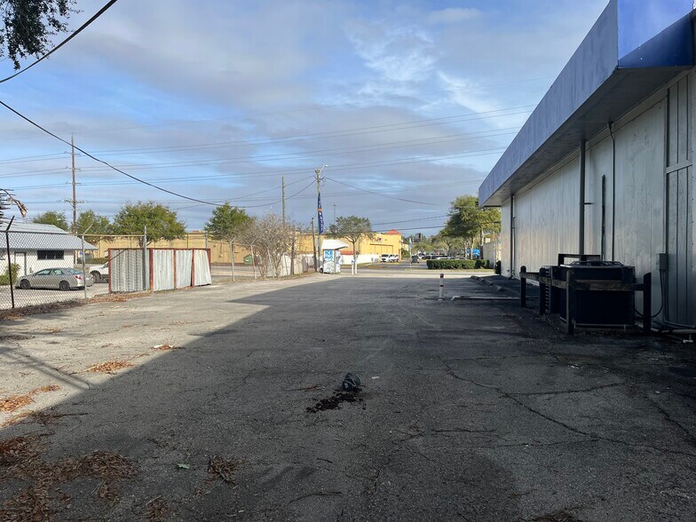More Photos Of 1906 Parental Home Rd, Jacksonville Storefront For Sale