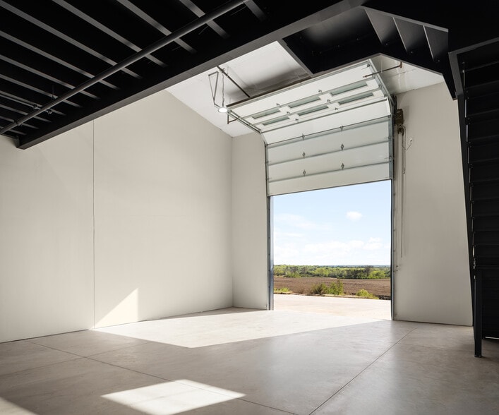 More Photos Of 13807 FM 812 Rd, Del Valle Warehouse For Sale