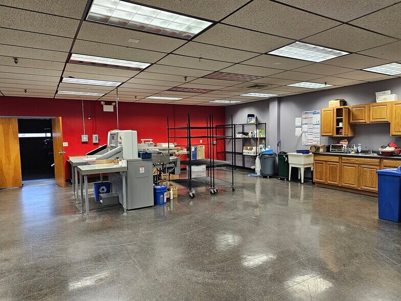 More Photos Of 45-61 Commerce Way, Woburn Research And Development For Lease