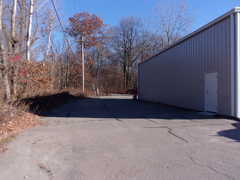 More Photos Of 60 New River Rd, Manville Light Manufacturing For Lease