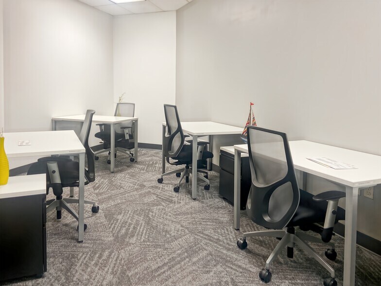 More Photos Of 11111 Katy Fwy, Houston Coworking Space