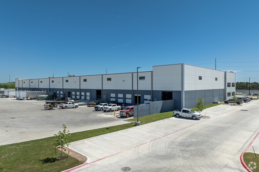 More Photos Of 9800 Decker Ln, Austin Warehouse For Lease
