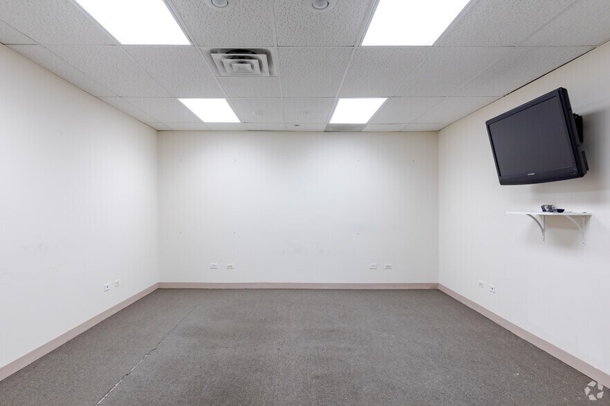 More Photos Of 1715-1785 Winnetka Cir, Rolling Meadows Unknown For Sale