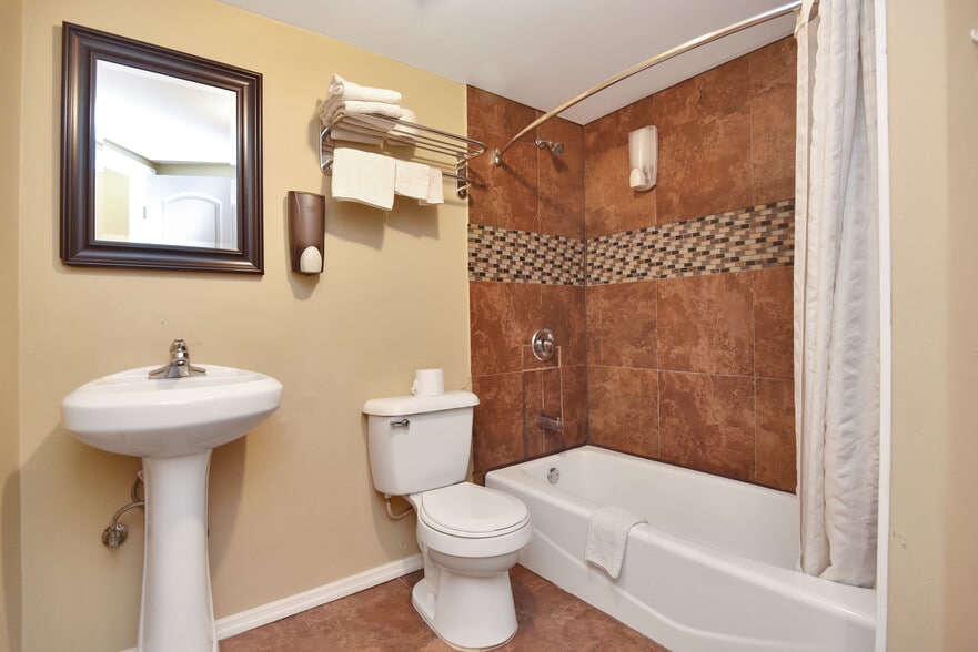 More Photos Of 808 S Atlantic Ave, Daytona Beach Hospitality For Sale