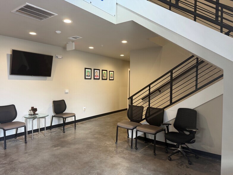 More Photos Of 1212 Chisholm Trail Rd, Round Rock Light Distribution For Lease