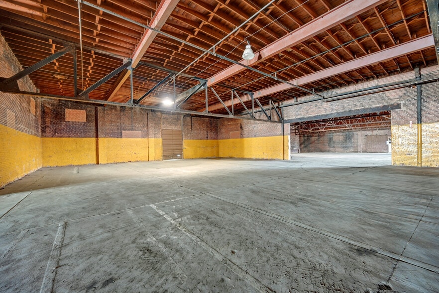 More Photos Of 916 Patterson Ave, Winston-Salem Warehouse For Sale