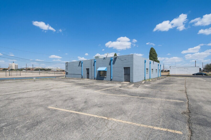 More Photos Of 300-305 S Grant Ave, Odessa Warehouse For Sale
