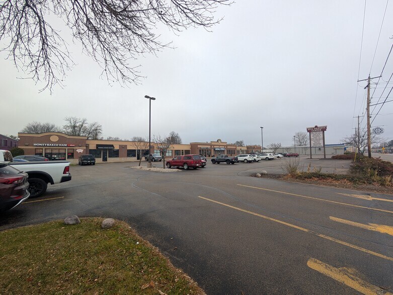 More Photos Of 1000 W Wisconsin Ave, Appleton Unknown For Lease