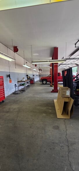 More Photos Of 5212 Preston Hwy, Louisville Industrial For Sale