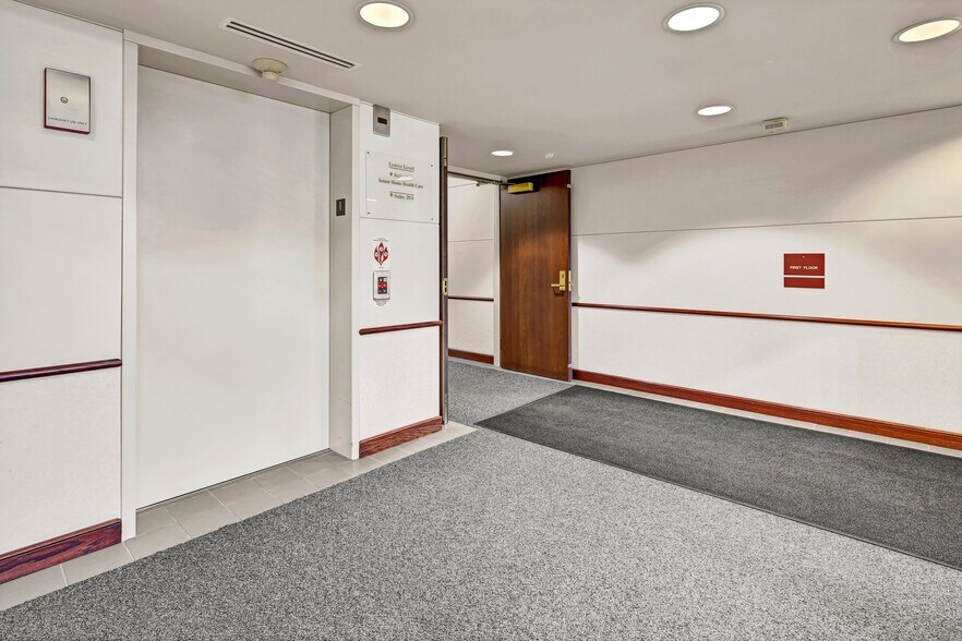 More Photos Of 1511 Northway Dr, Saint Cloud Medical For Sale