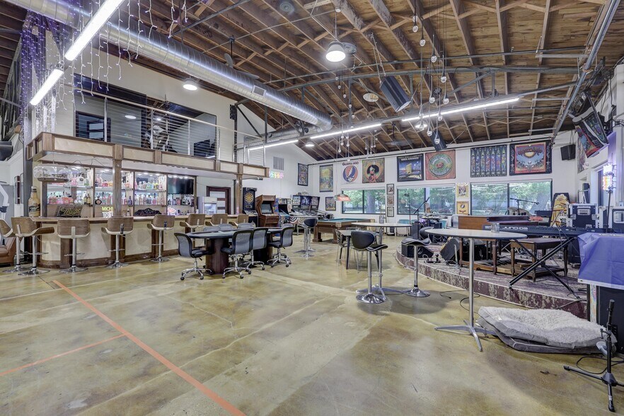 More Photos Of 102 S Wall Ave, Joplin Office For Sale