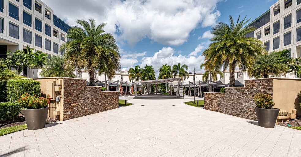 More Photos Of 5100 Town Center Cir, Boca Raton Office For Lease