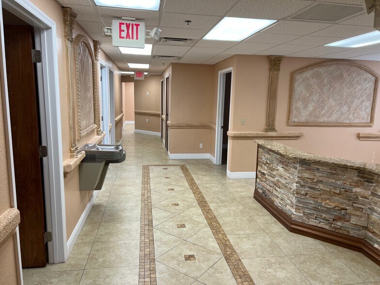 More Photos Of 260 Lookout Pl, Maitland Medical For Lease