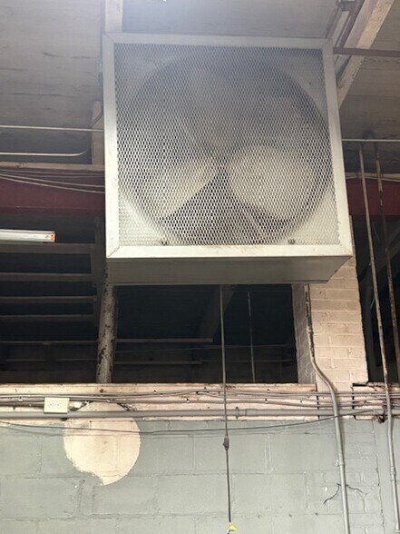 More Photos Of 480 S Green Rd, South Euclid Manufacturing For Lease