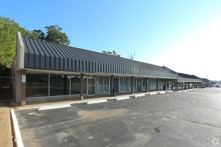 More Photos Of 4501-4527 NW 10th St, Oklahoma City General Retail For Lease