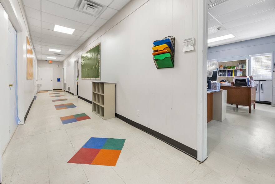 More Photos Of 306 W 24th St, Bryan Daycare Center For Sale