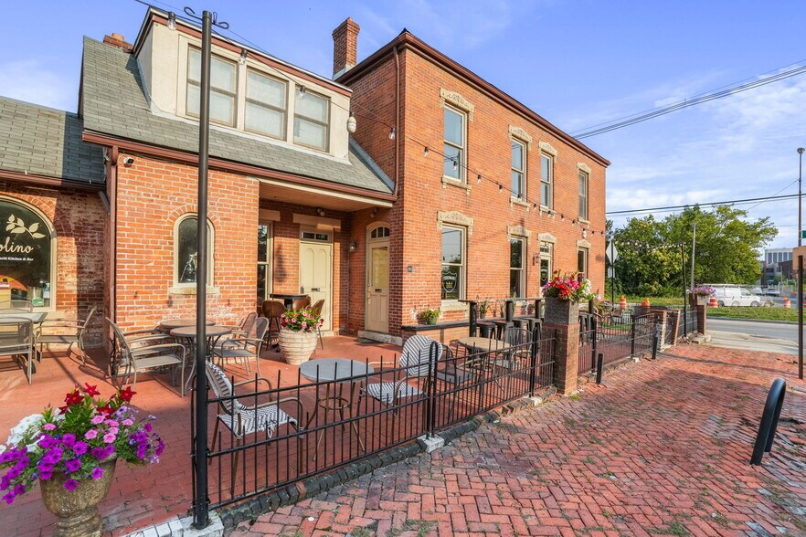 Primary Photo Of 491 S 4th St, Columbus Restaurant For Lease