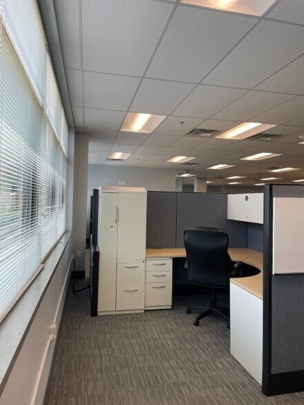 More Photos Of 400 Corporate Dr, Stafford Office For Lease
