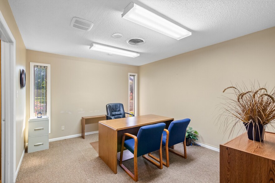 More Photos Of 1001 E Airline Rd, Victoria Office For Sale