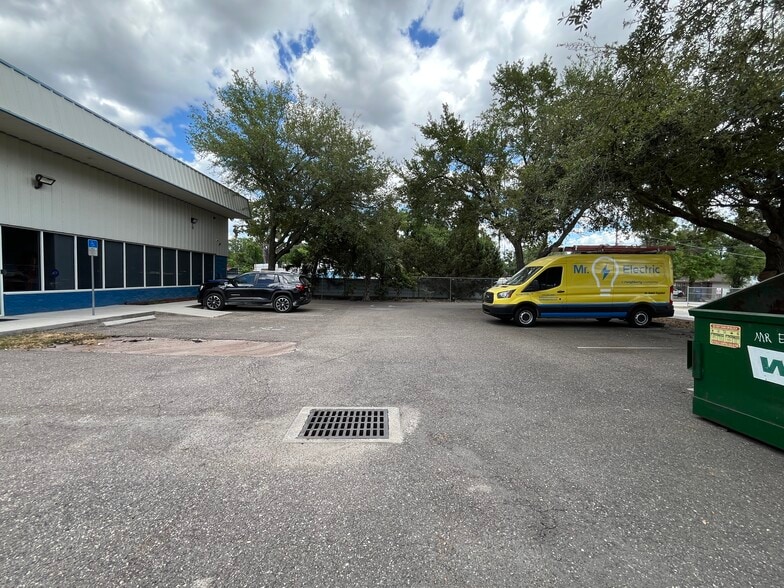 More Photos Of 7901 Benjamin Rd, Tampa Light Distribution For Lease