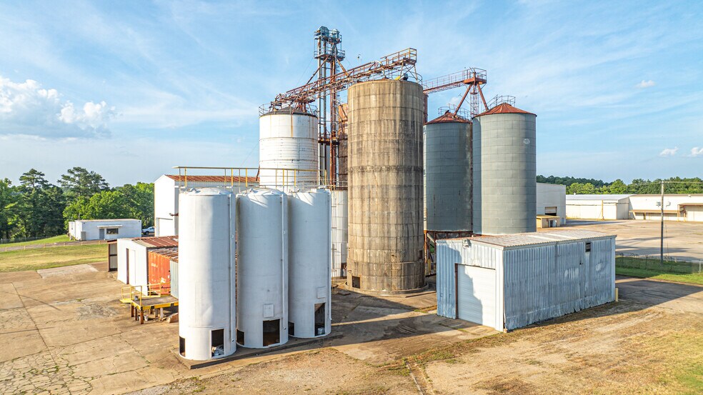 More Photos Of 220 Progress Blvd, Longview Warehouse For Sale