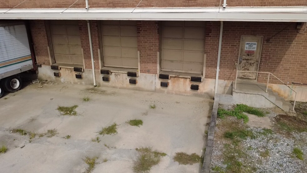 More Photos Of 900-920 W Fairfield Rd, High Point Warehouse For Lease