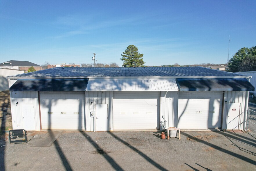 More Photos Of 90-100 Northwest Dr, Anderson Unknown For Lease