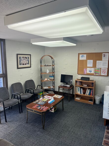 More Photos Of 1012 W Fairchild St, Danville Office For Sale