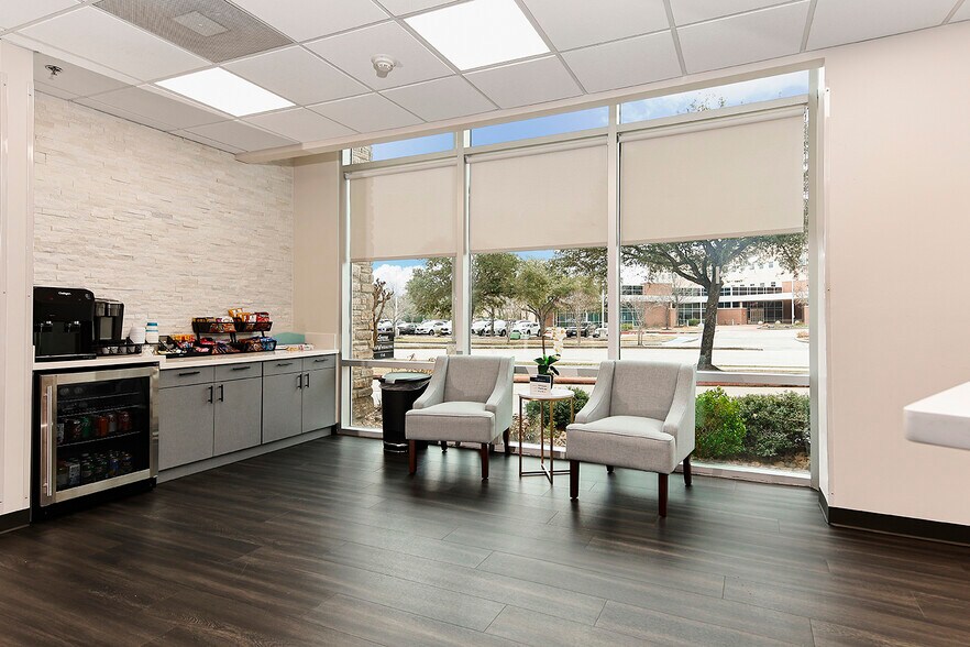 More Photos Of 114 Vision Park Blvd, Shenandoah Office For Sale