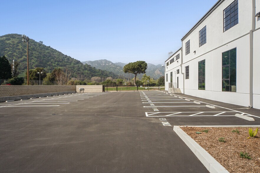 More Photos Of 4000-4010 Chevy Chase Dr, Los Angeles Unknown For Lease
