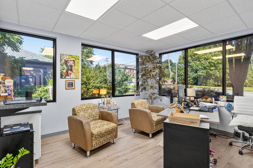 More Photos Of 160 Prosperous Pl, Lexington Medical For Sale