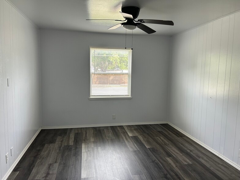 More Photos Of 2266 W Oak St, Denton Apartments For Sale
