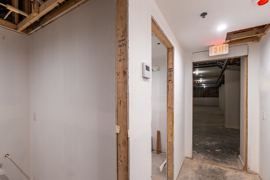 More Photos Of 23 W Broughton St, Savannah Apartments For Lease