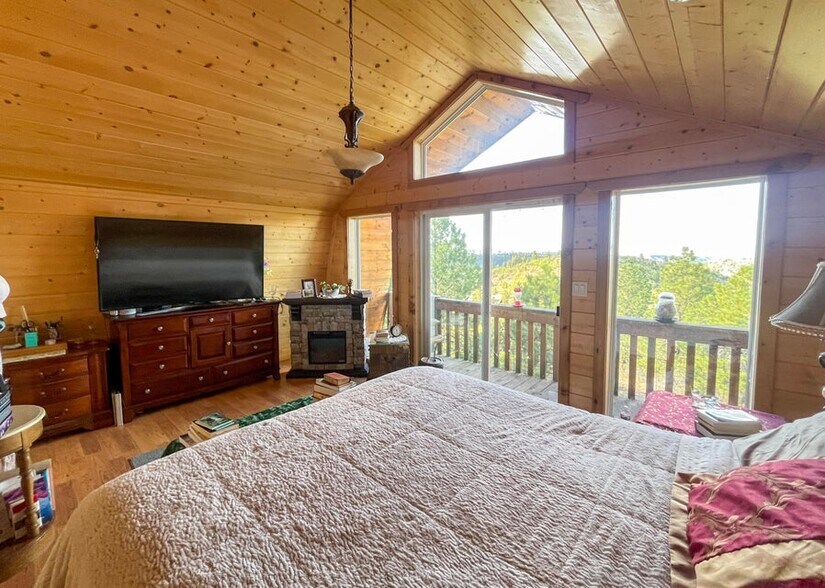 More Photos Of 2498 Silverado Ridge, Duck Creek Village Specialty For Sale