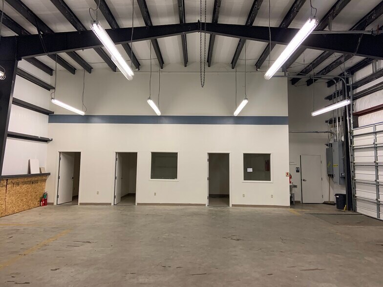 More Photos Of 8825 Eastex Fwy, Beaumont Warehouse For Lease
