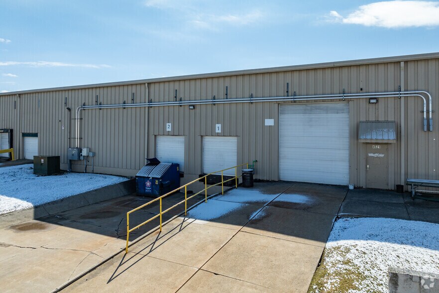 More Photos Of 4517-4521 Industrial Pky, Cleveland Warehouse For Lease