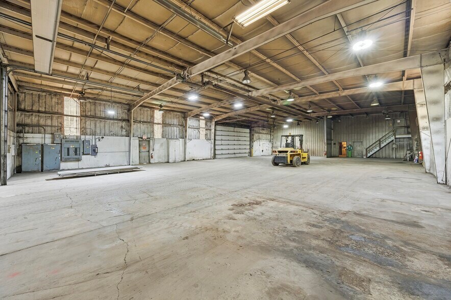 More Photos Of 5704 E 1700 North Rd, Danvers Industrial For Lease