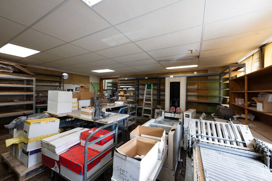 More Photos Of 2333 Northwood Ave, Easton Light Manufacturing For Sale