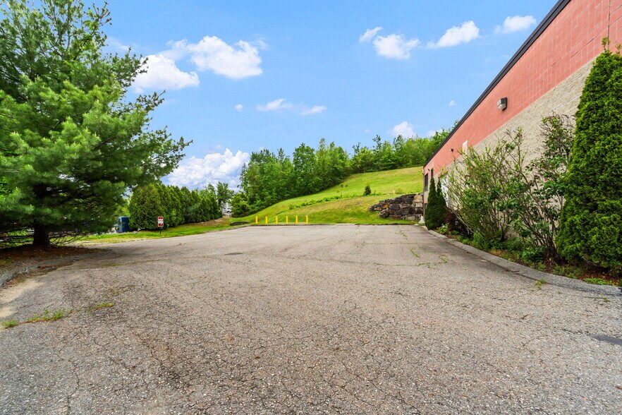 More Photos Of 35 Mill Street Central, Marlborough Warehouse For Lease