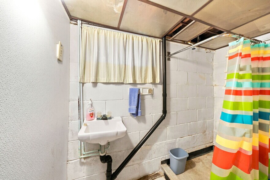 More Photos Of 1519 Renton Rd, Pittsburgh Funeral Home For Sale