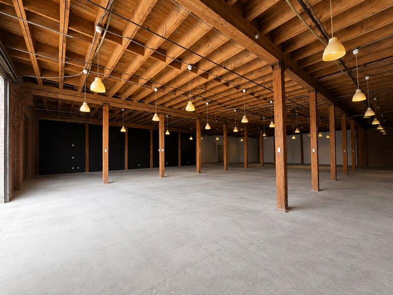 More Photos Of 1101-1135 E 5th St, Los Angeles Warehouse For Lease