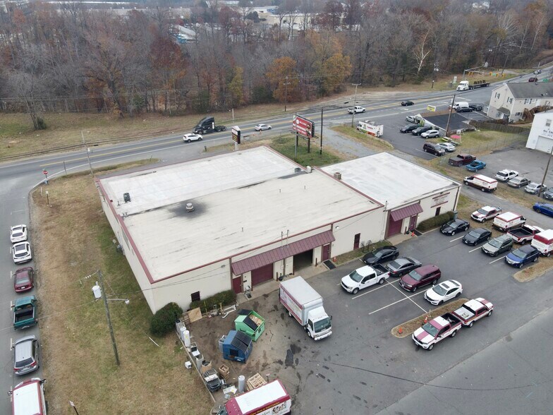 More Photos Of 1901 Dixon St, Fredericksburg Flex For Lease