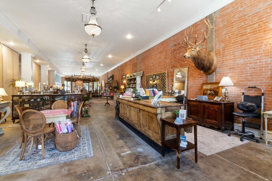 More Photos Of 205 S Main St, Bryan Storefront For Lease