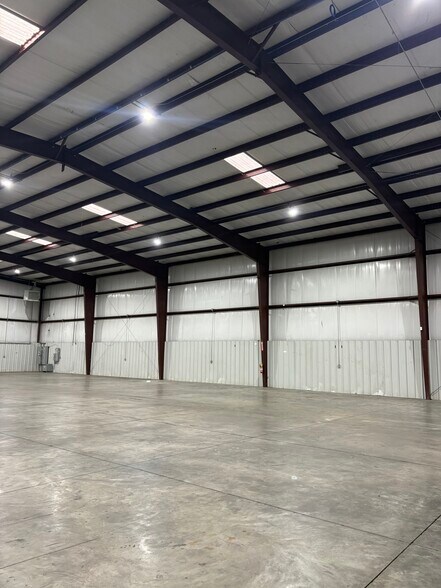 More Photos Of 9708 NW 6th St, Oklahoma City Distribution For Lease