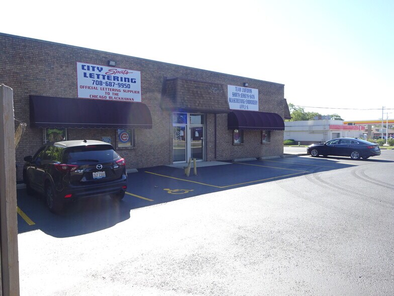 More Photos Of 15801 Oak Park Ave, Oak Forest Showroom For Lease