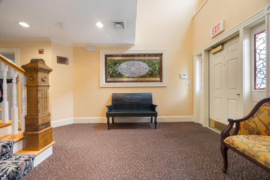 More Photos Of 828 Lynn Fells Pky, Melrose Office For Lease