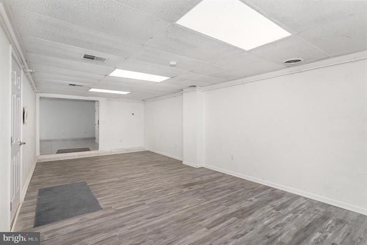 More Photos Of 1880 W Market St, York Storefront Retail Office For Sale